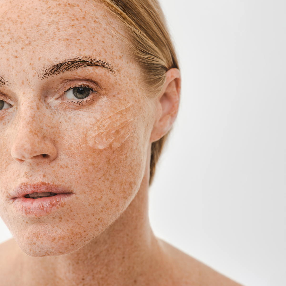Free 🎁 Intensively moisturizing face and neck serum